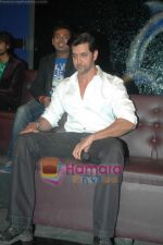Hrithik Roshan on the sets of ZEE Saregama in Famous on 9th Nov 2010 (20).JPG